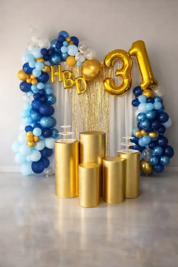 Decoración azul y dorada realizada por POP