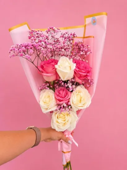 Ramo de flores naturales en tonos rosa realizado por POP