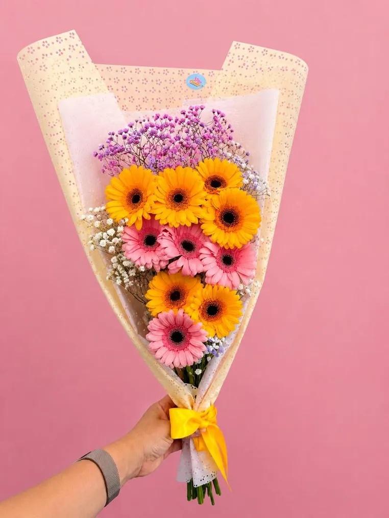 Ramo de gerberas naranjas y rosas