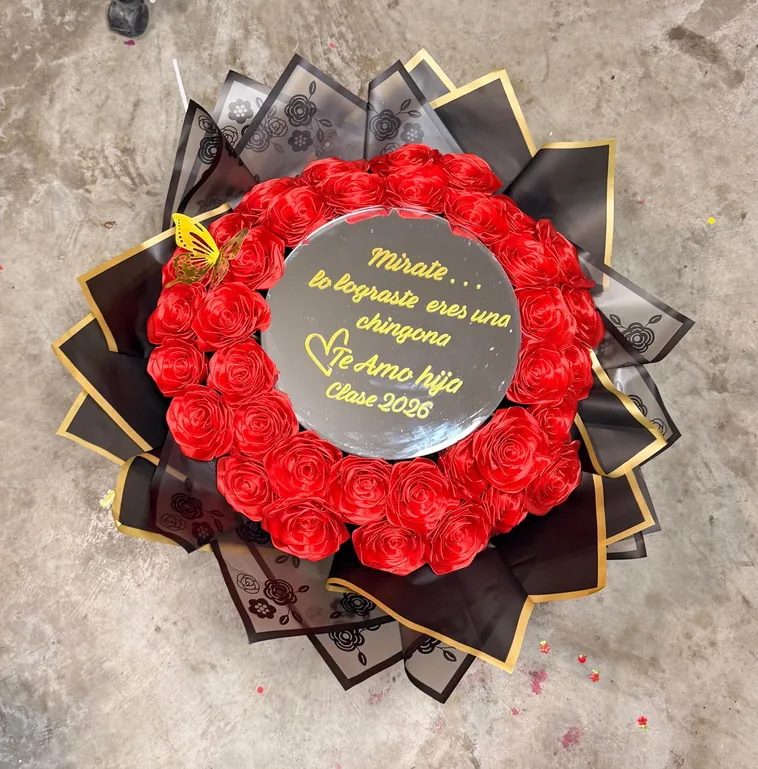 Arreglo grande de rosas rojas